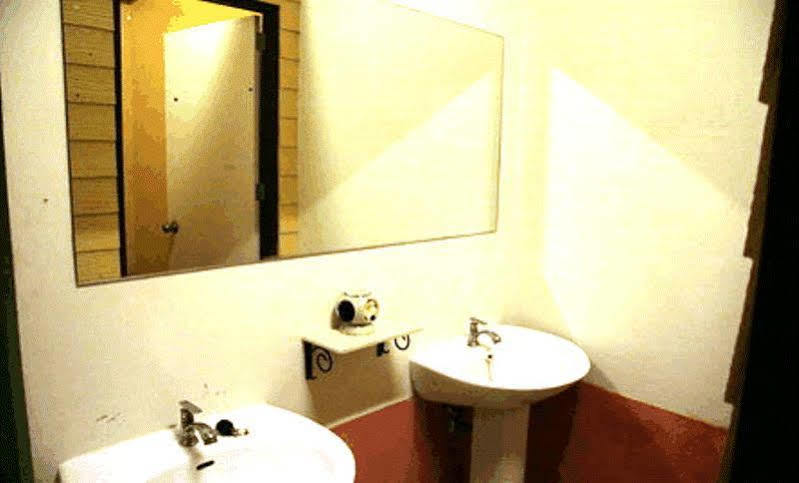 Patong Backpacker Hostel Eksteriør billede