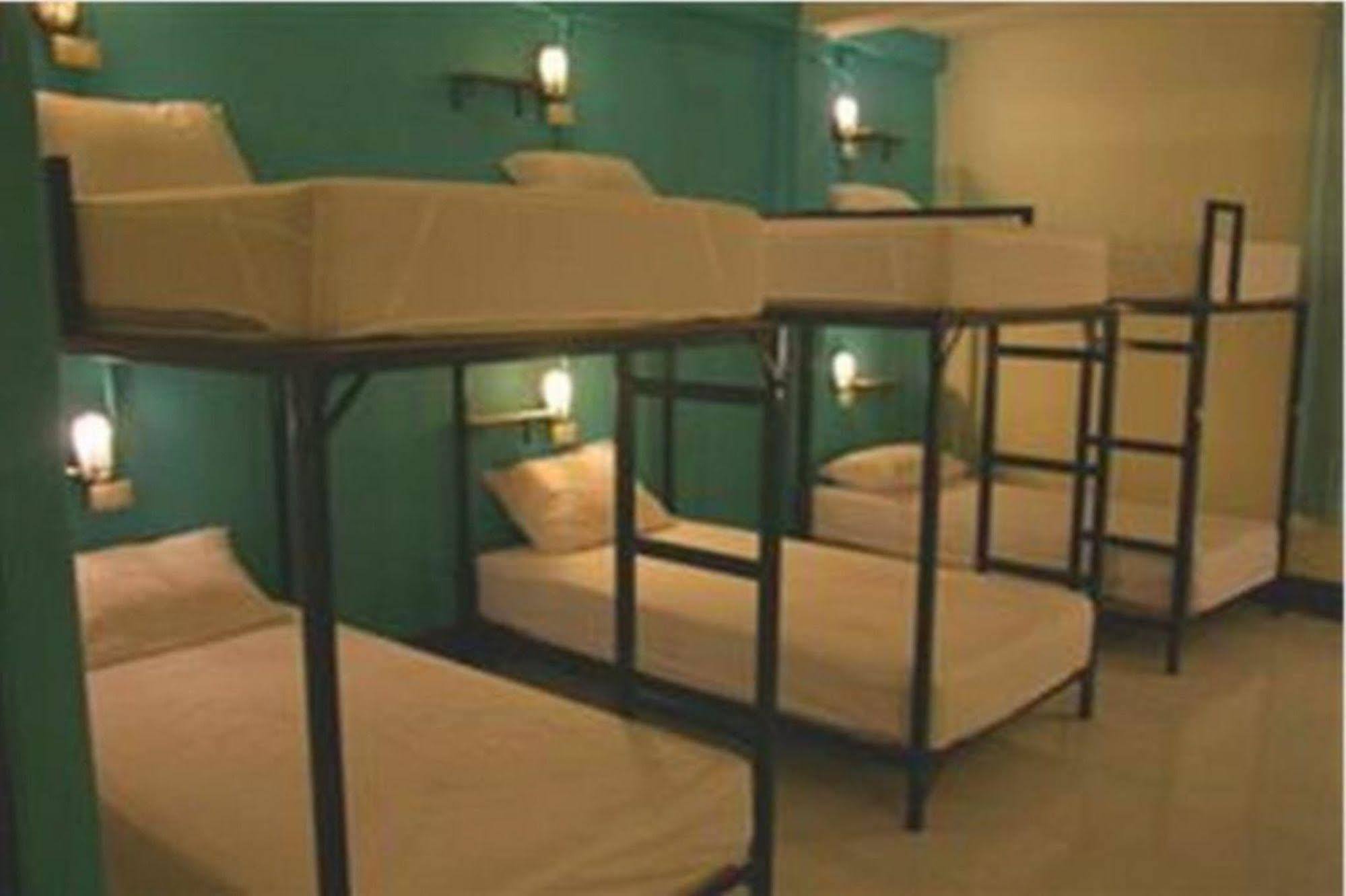 Patong Backpacker Hostel Eksteriør billede